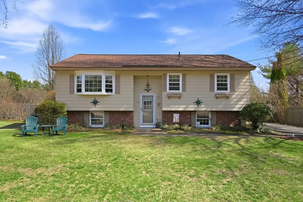 6 Heather Drive Hooksett NH 03106