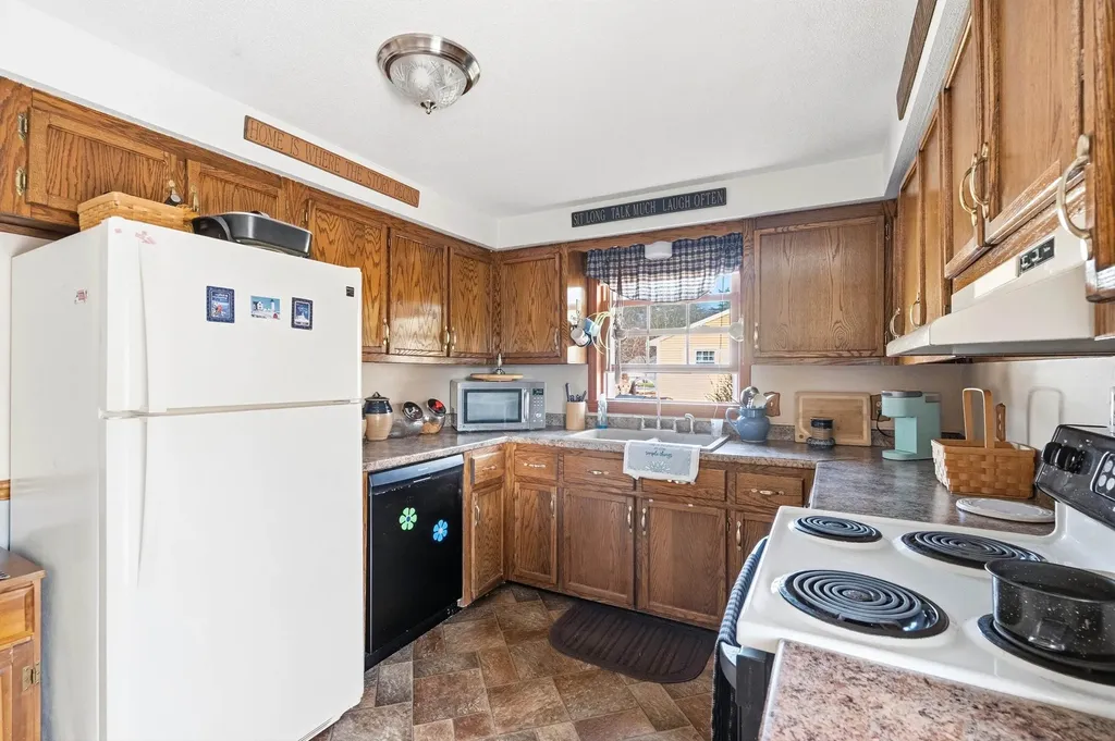 6 Heather Drive Hooksett NH 03106