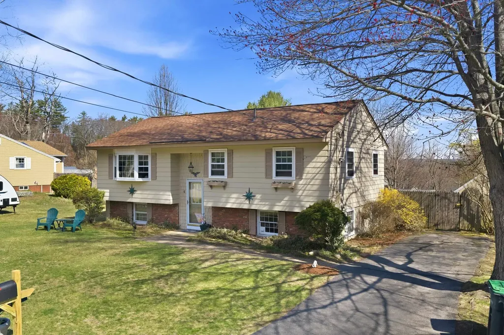 6 Heather Drive Hooksett NH 03106