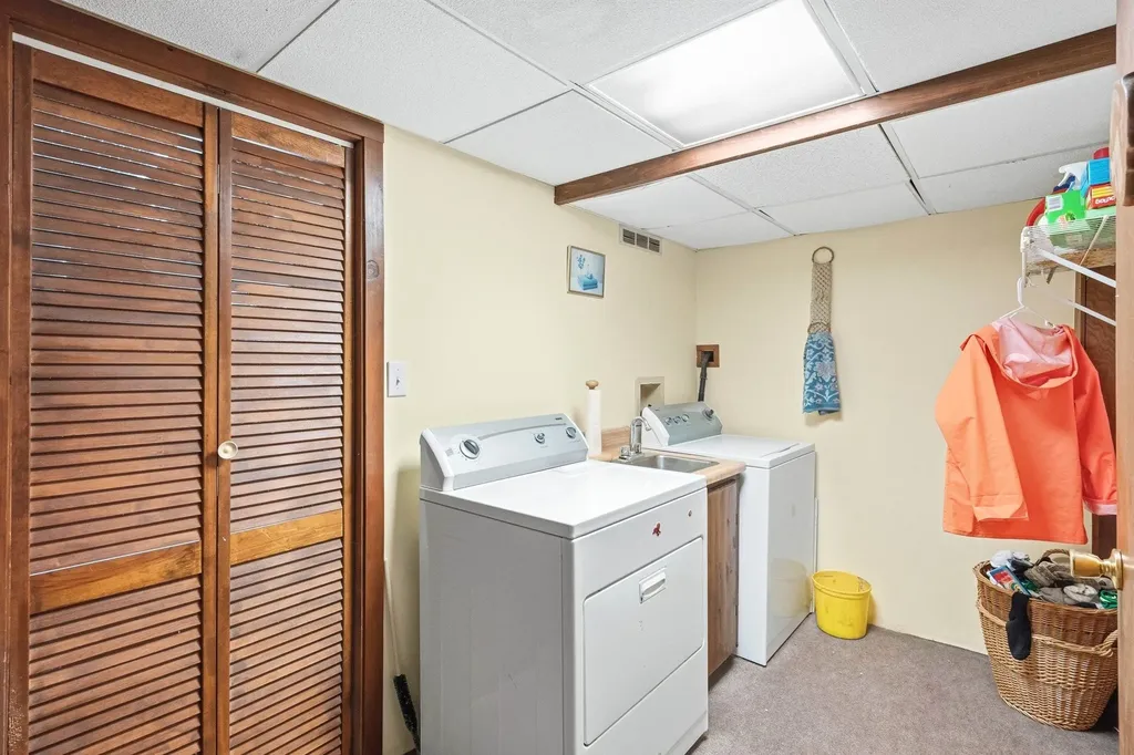 6 Heather Drive Hooksett NH 03106