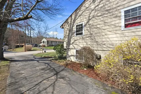 6 Heather Drive Hooksett NH 03106