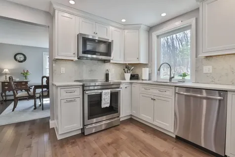 11 Erik Street Merrimack NH 03054