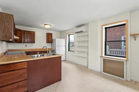 19 Grand Avenue Nashua NH 03060