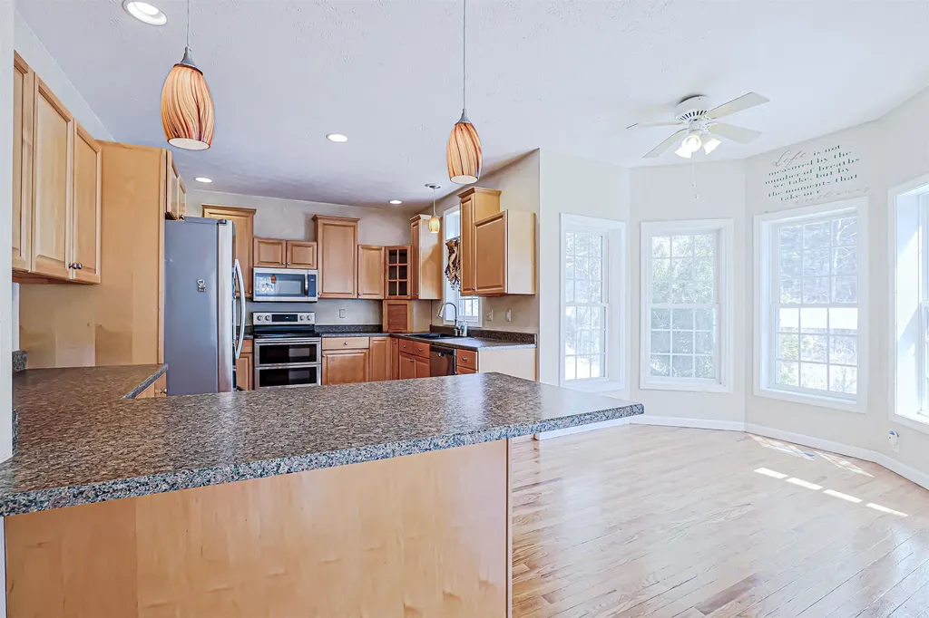 10 Checkerberry Lane Londonderry NH 03053
