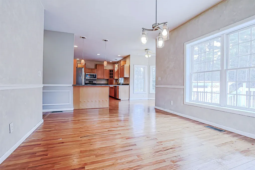 10 Checkerberry Lane Londonderry NH 03053