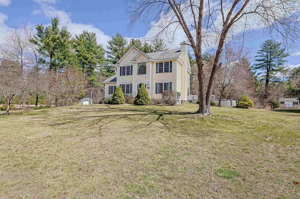 10 Checkerberry Lane Londonderry NH 03053