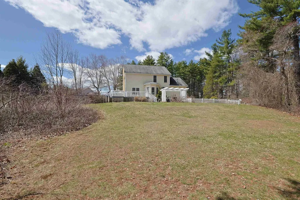 10 Checkerberry Lane Londonderry NH 03053