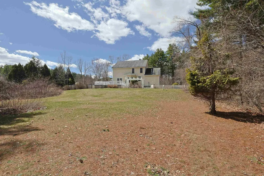 10 Checkerberry Lane Londonderry NH 03053