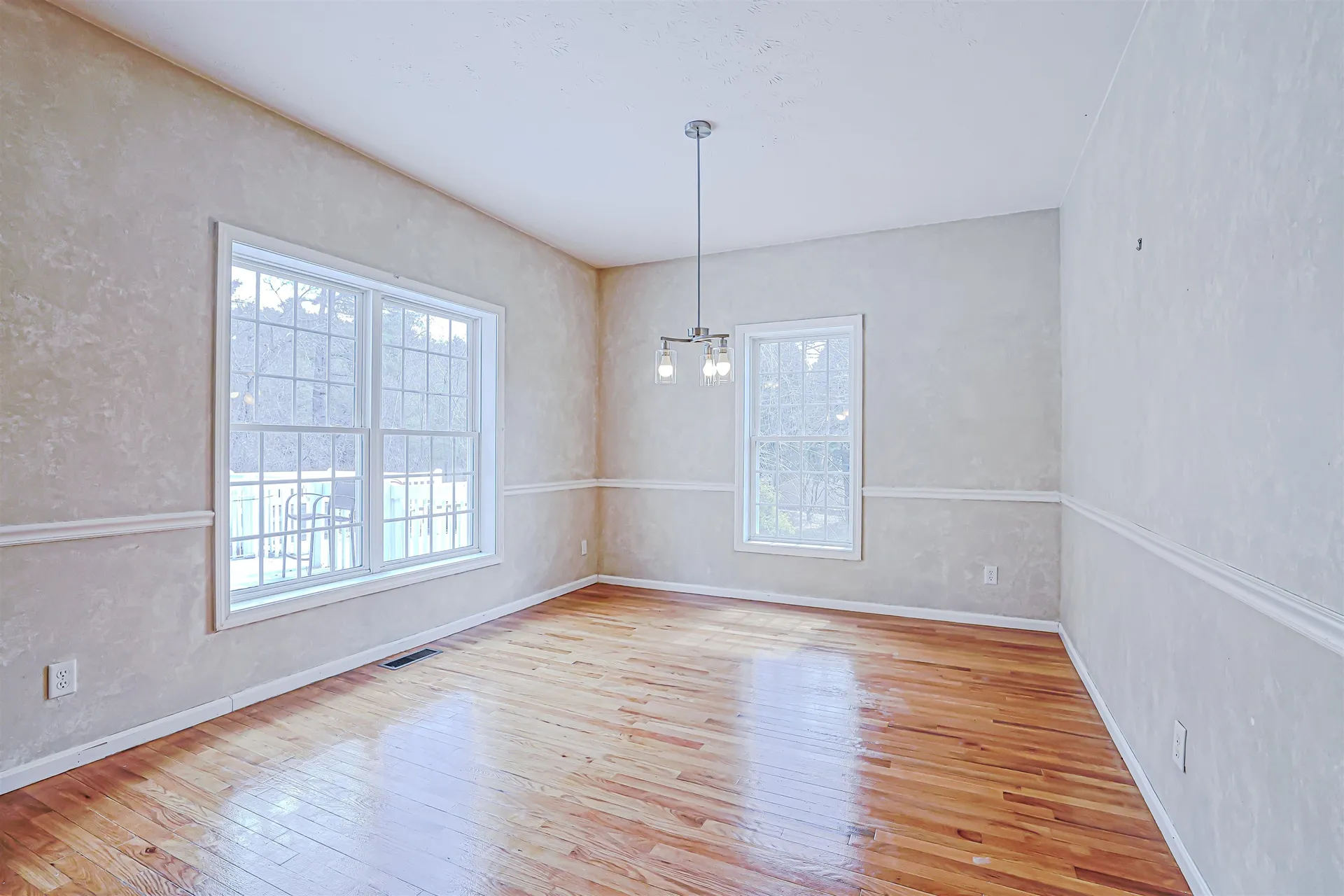 10 Checkerberry Lane Londonderry NH 03053
