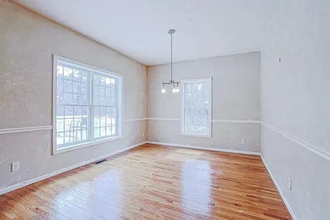 10 Checkerberry Lane Londonderry NH 03053