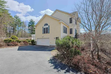 10 Checkerberry Lane Londonderry NH 03053
