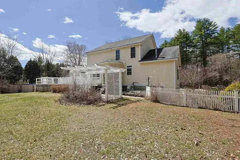 10 Checkerberry Lane Londonderry NH 03053