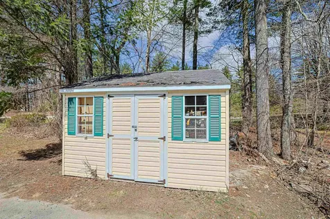 10 Checkerberry Lane Londonderry NH 03053