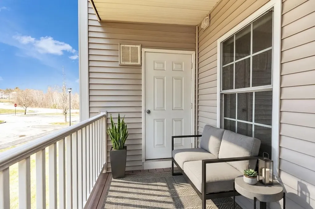 16 Vista Ridge Drive Londonderry NH 03053
