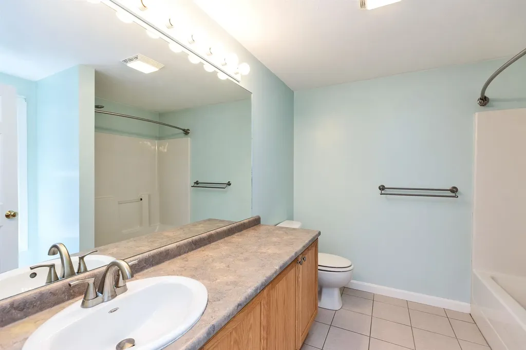 16 Vista Ridge Drive Londonderry NH 03053
