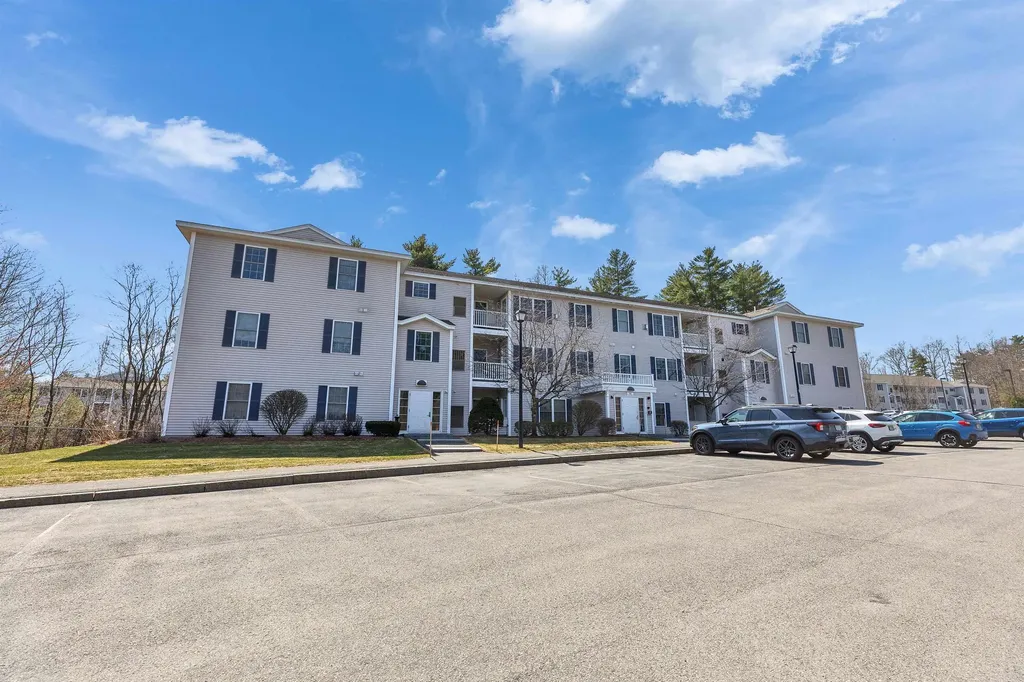 16 Vista Ridge Drive Londonderry NH 03053