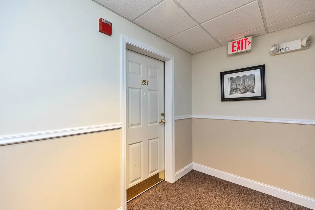 16 Vista Ridge Drive Londonderry NH 03053