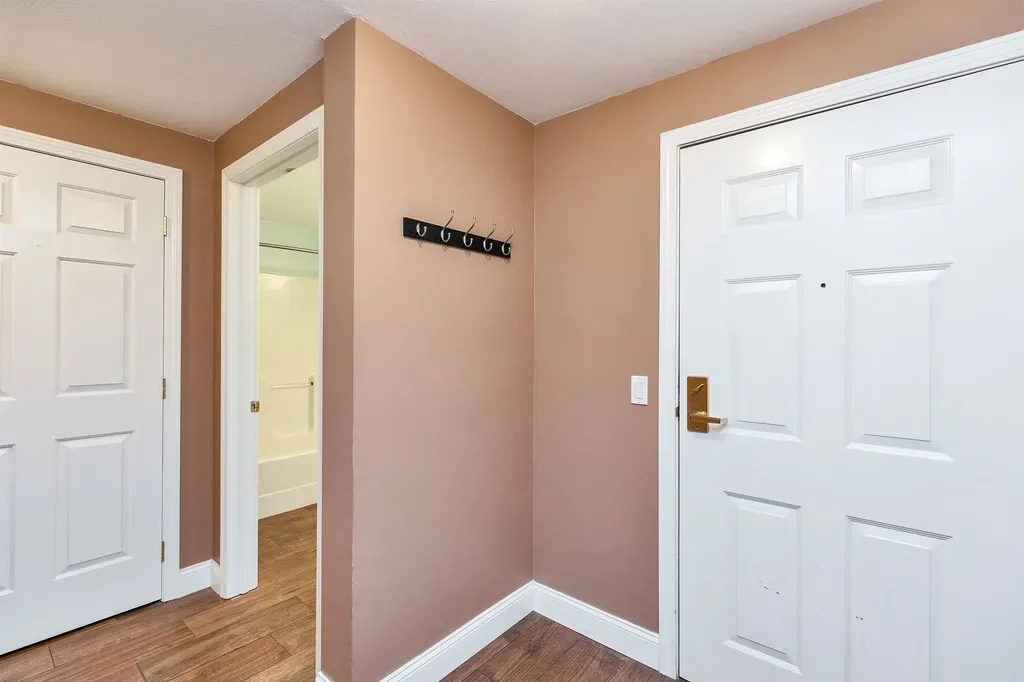 16 Vista Ridge Drive Londonderry NH 03053