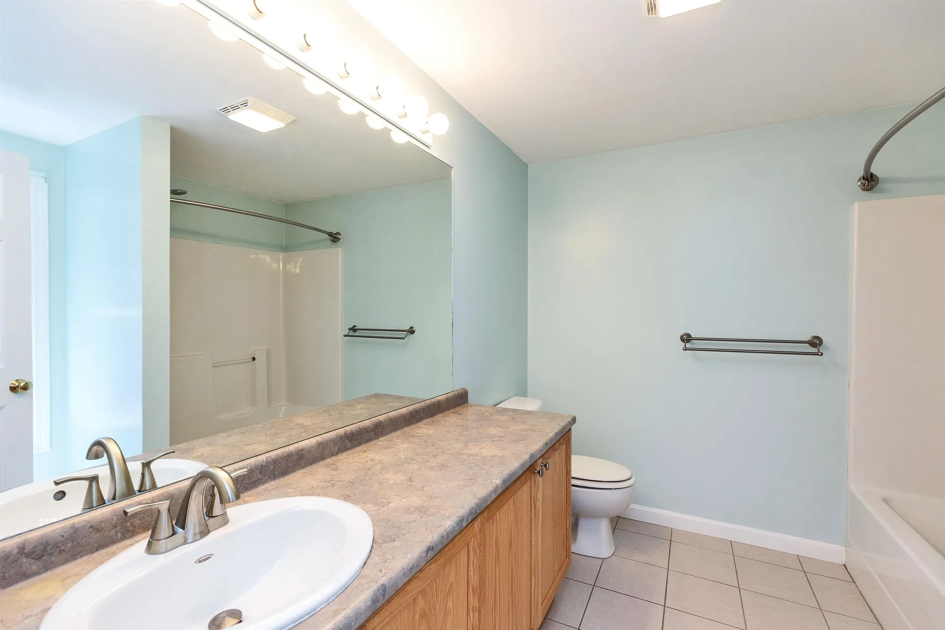 16 Vista Ridge Drive Londonderry NH 03053