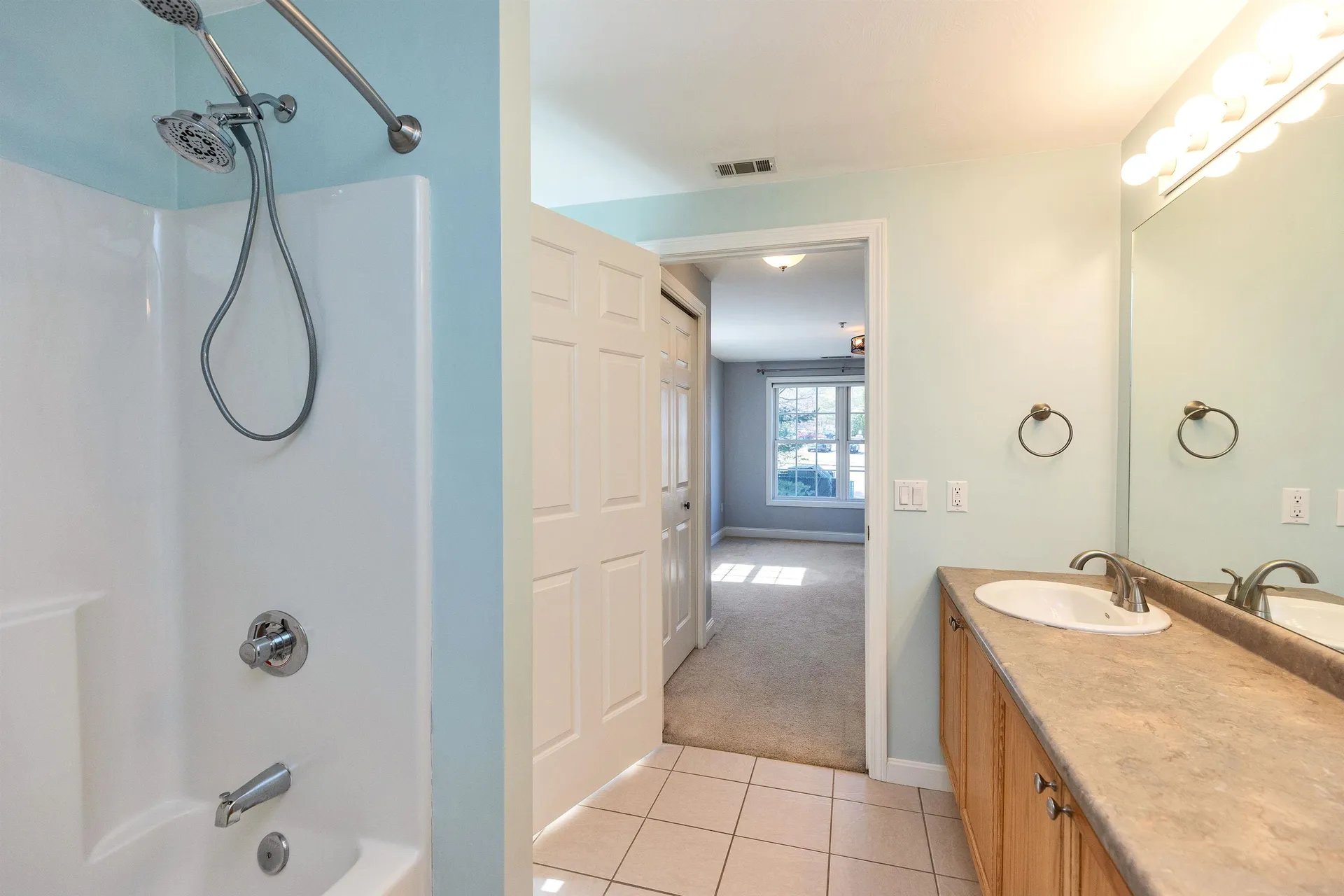 16 Vista Ridge Drive Londonderry NH 03053