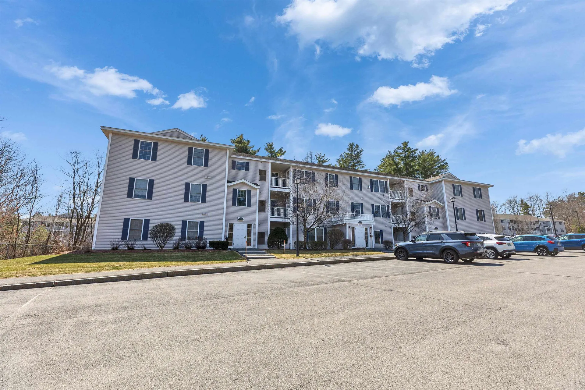 16 Vista Ridge Drive Londonderry NH 03053