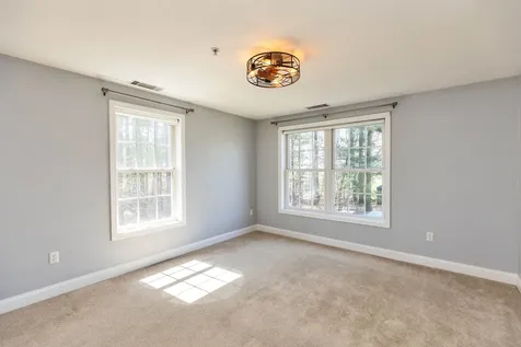 16 Vista Ridge Drive Londonderry NH 03053