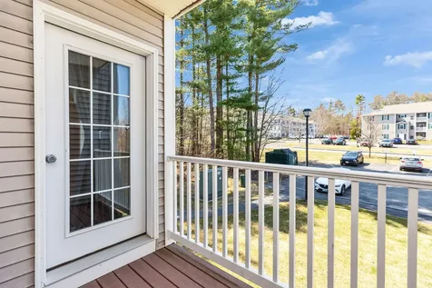 16 Vista Ridge Drive Londonderry NH 03053