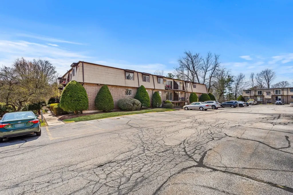 2 Silvestri Circle Derry NH 03038