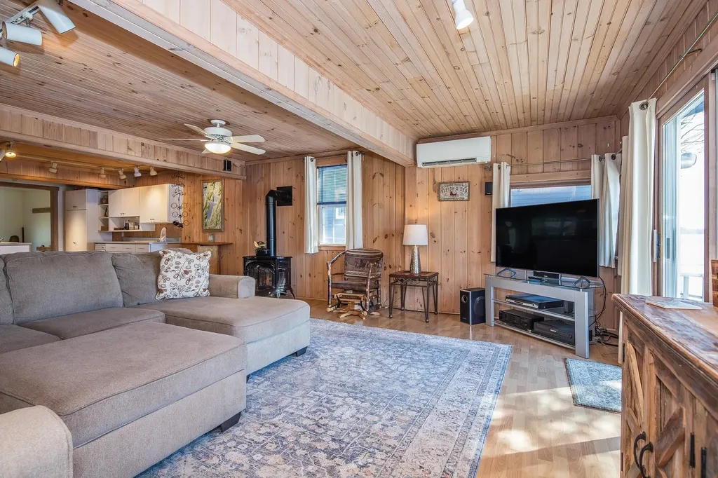 17 West Crystal Haven Road Castleton VT 05735