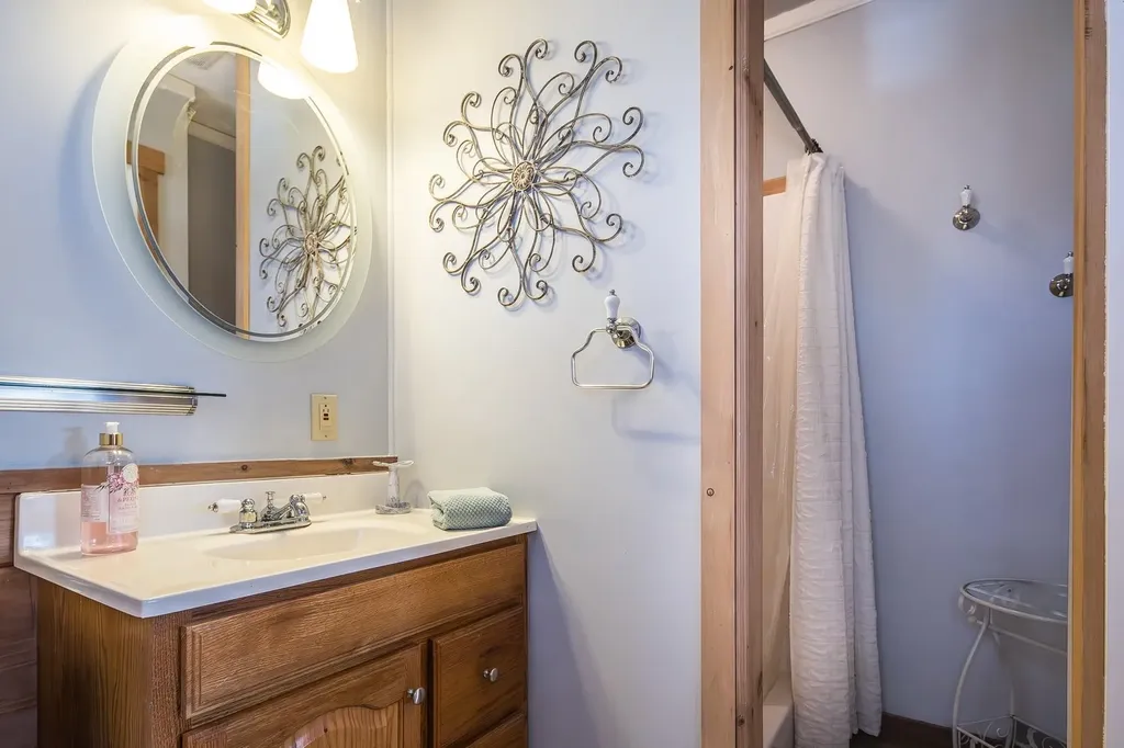17 West Crystal Haven Road Castleton VT 05735