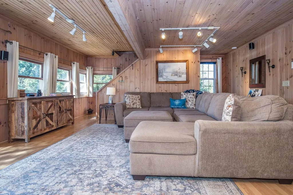 17 West Crystal Haven Road Castleton VT 05735