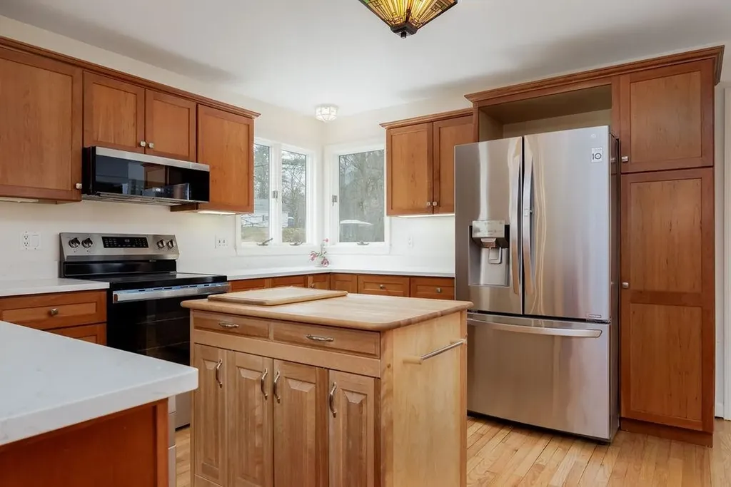 15 Oak Ridge Road Lebanon NH 03784
