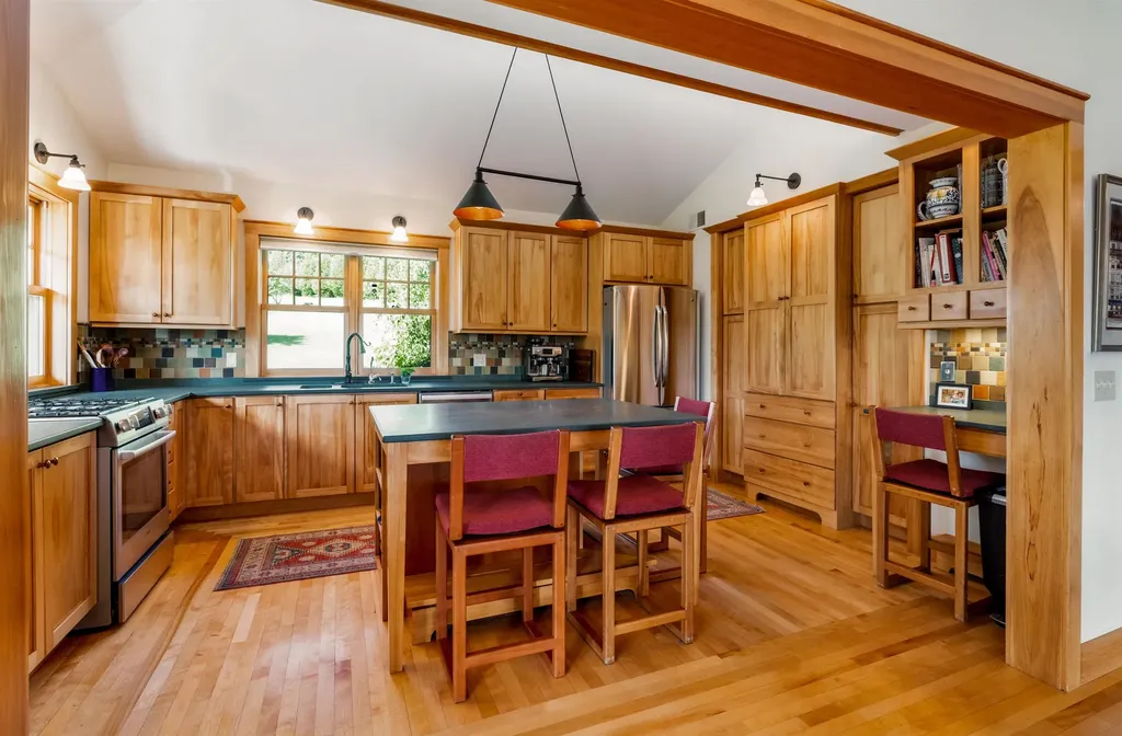 947 Oak Hill Road Williston VT 05495