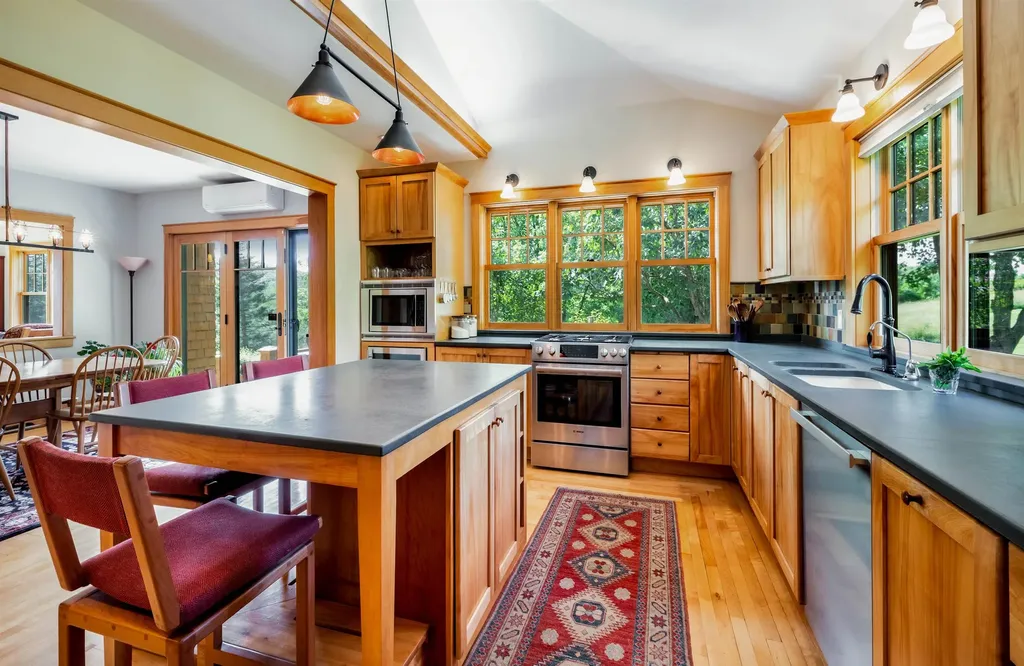 947 Oak Hill Road Williston VT 05495