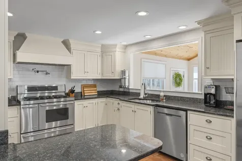 14 Ambler Way Durham NH 03824