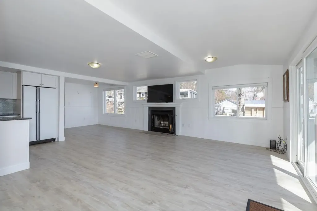 2 Charlie Lane Deerfield NH 03037