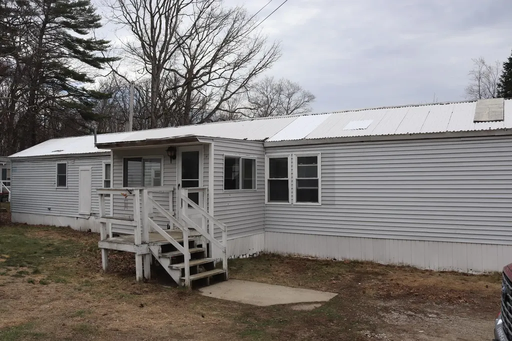 18 Woodlawn Drive Allenstown NH 03275