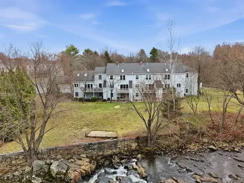4 Mill Falls Road Pembroke NH 03275