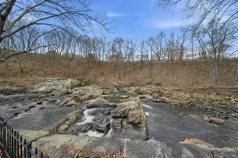 4 Mill Falls Road Pembroke NH 03275