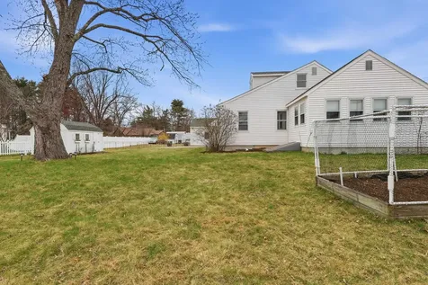 60 Pine Hill Road Nashua NH 03063