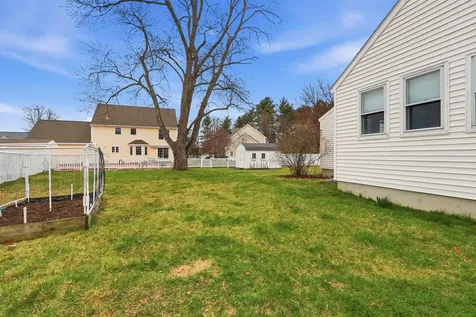 60 Pine Hill Road Nashua NH 03063