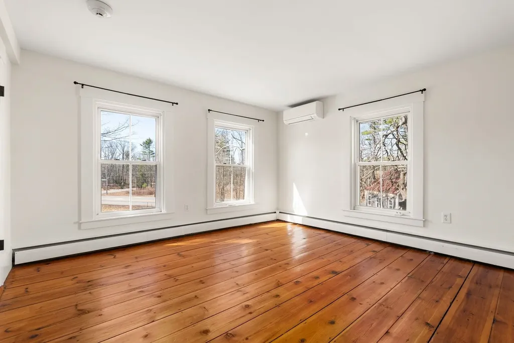 67 Demeritt Avenue Lee NH 03861