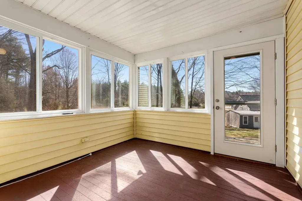 67 Demeritt Avenue Lee NH 03861