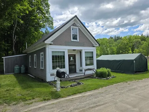 67 Demeritt Avenue Lee NH 03861
