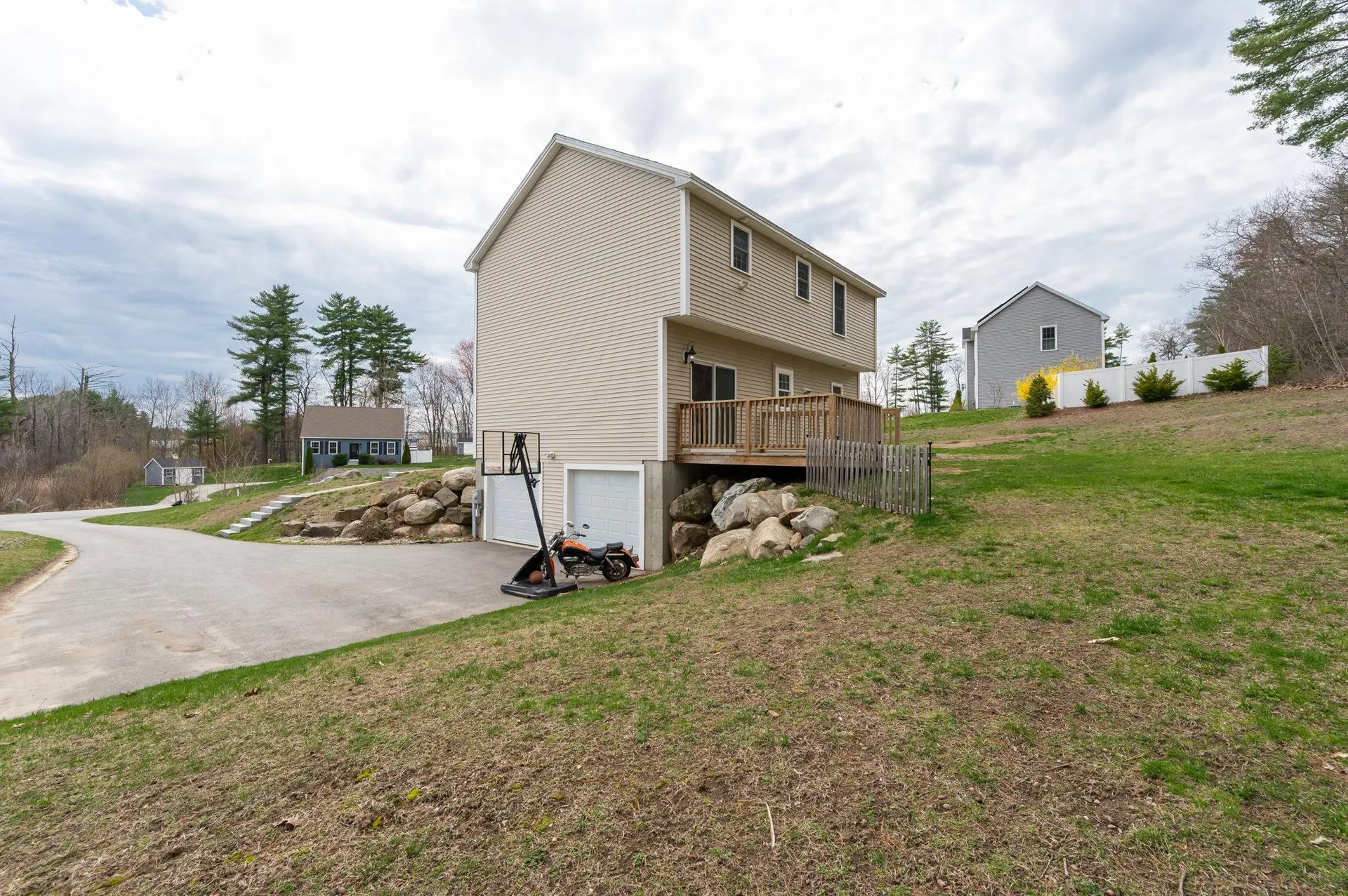 3 Jadyns Way Raymond NH 03077