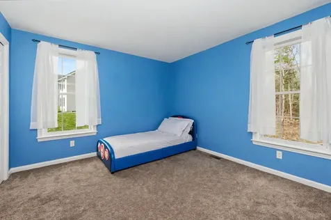 3 Jadyns Way Raymond NH 03077