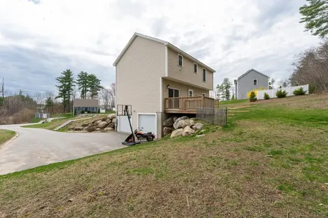 3 Jadyns Way Raymond NH 03077