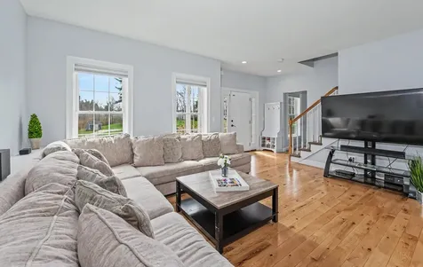 3 Jadyns Way Raymond NH 03077