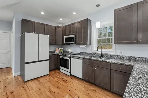 3 Jadyns Way Raymond NH 03077