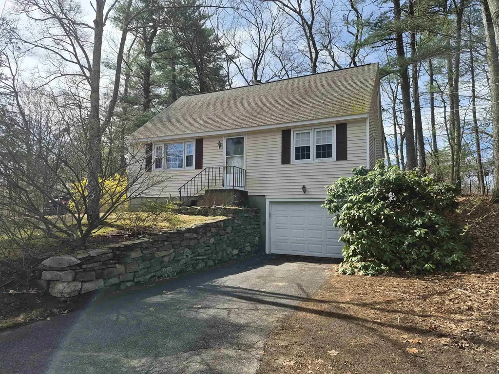 9 Moe Street Nashua NH 03062